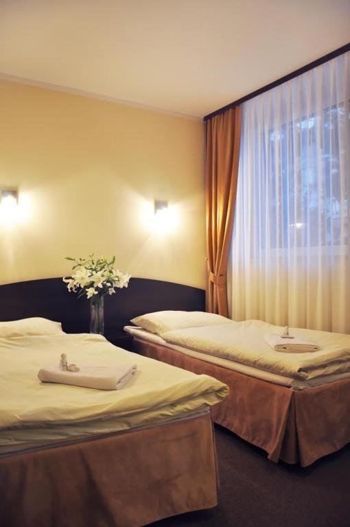 Hotel Pojezierze Щецінек Екстер'єр фото